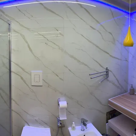 Nina In Semesterbostad *